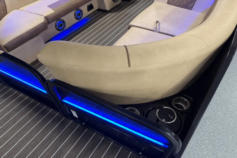 Slide: The Image of Premier 270 Super Sport 2025 - 60