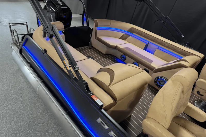 Slide: The Image of Premier 270 Super Sport 2025 - 8