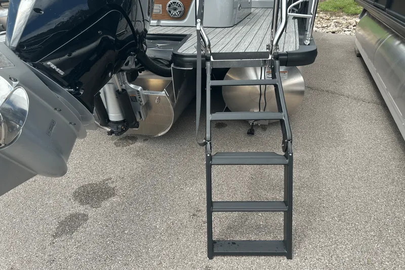 Slide: The Image of Harris Grand Mariner 250 2025 - 10