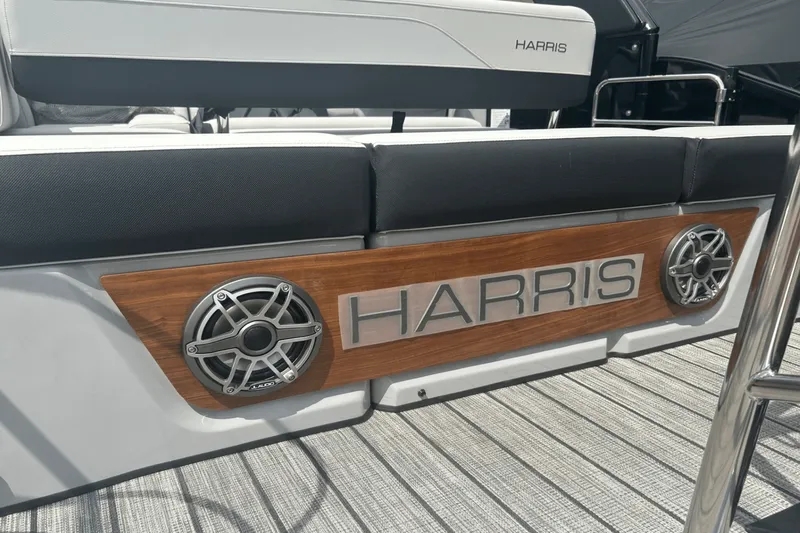 Slide: The Image of Harris Grand Mariner 250 2025 - 11