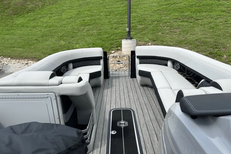 Slide: The Image of Harris Grand Mariner 250 2025 - 22