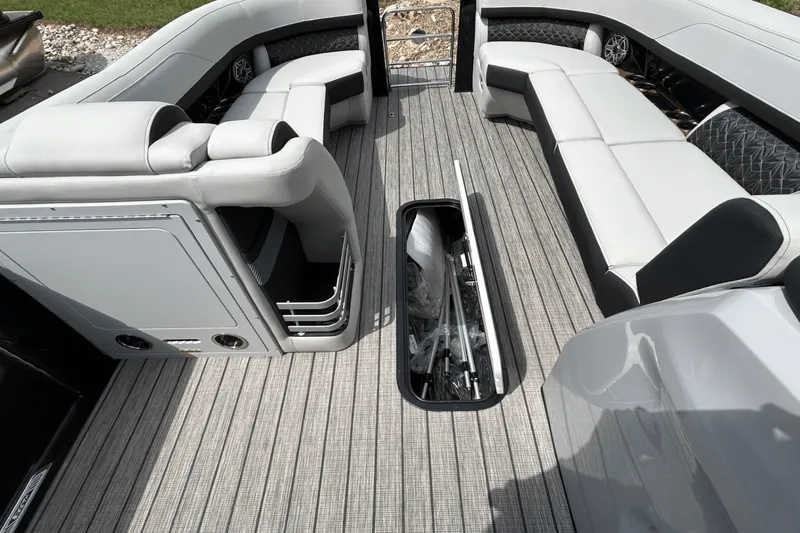 Slide: The Image of Harris Grand Mariner 250 2025 - 23