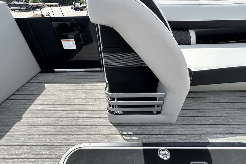 Slide: The Image of Harris Grand Mariner 250 2025 - 24