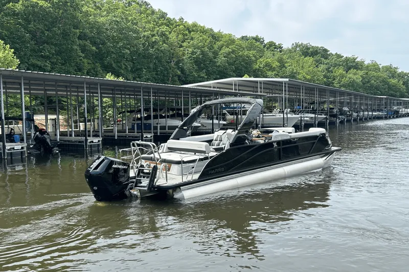 Slide: The Image of Harris Grand Mariner 250 2025 - 3