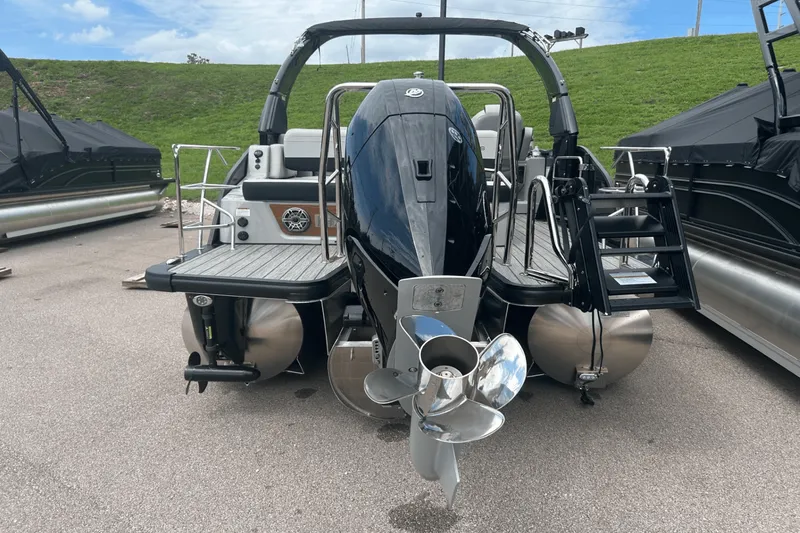 Slide: The Image of Harris Grand Mariner 250 2025 - 6