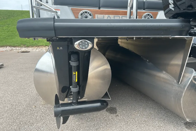 Slide: The Image of Harris Grand Mariner 250 2025 - 8