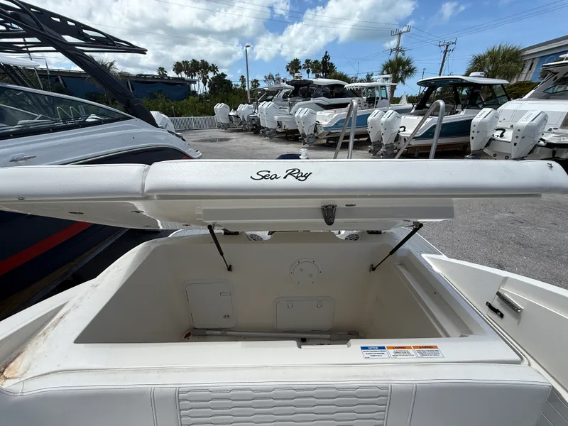 Slide: The Image of Sea Ray SPX 230 OB 2022 - 17