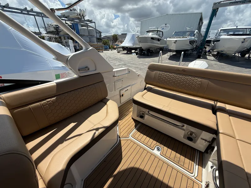 Slide: The Image of Sea Ray SDX 250 Outboard 2023 - 11