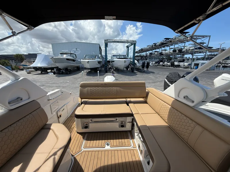 Slide: The Image of Sea Ray SDX 250 Outboard 2023 - 12