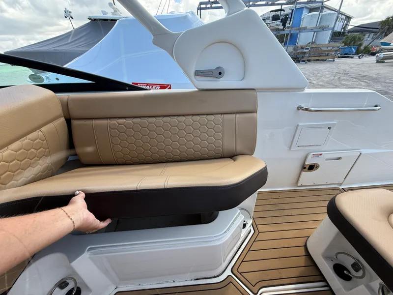 Slide: The Image of Sea Ray SDX 250 Outboard 2023 - 14