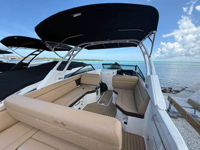 Slide: The Image of Sea Ray SDX 250 Outboard 2023 - 16