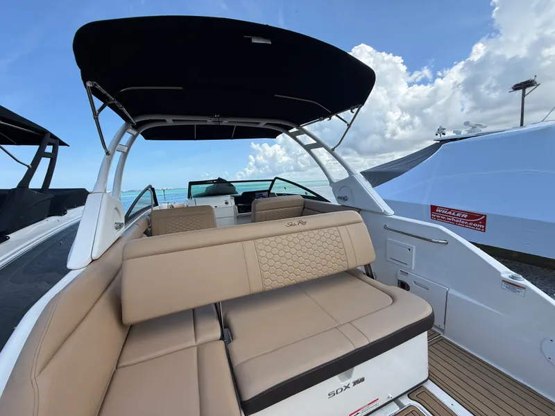 Slide: The Image of Sea Ray SDX 250 Outboard 2023 - 17