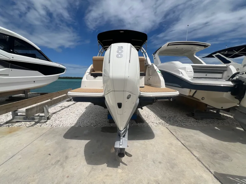 Slide: The Image of Sea Ray SDX 250 Outboard 2023 - 20