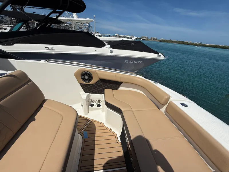 Slide: The Image of Sea Ray SDX 250 Outboard 2023 - 4