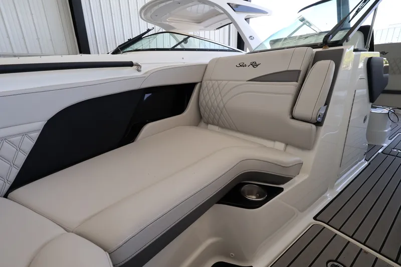 Slide: The Image of Sea Ray SLX 280 Outboard 2026 - 24
