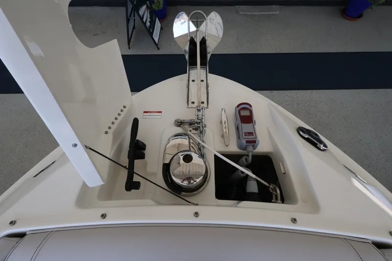 Slide: The Image of Sea Ray SLX 280 Outboard 2026 - 26