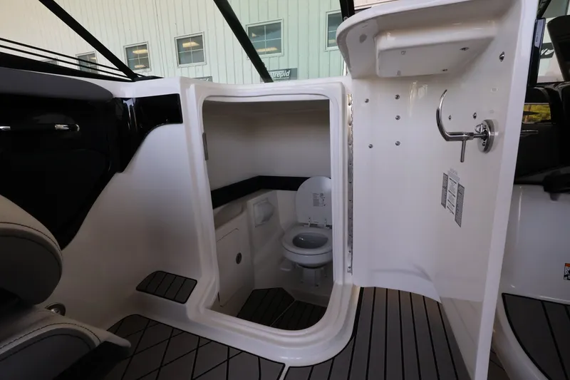 Slide: The Image of Sea Ray SLX 280 Outboard 2026 - 19