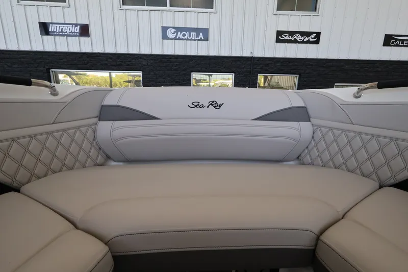 Slide: The Image of Sea Ray SLX 280 Outboard 2026 - 25