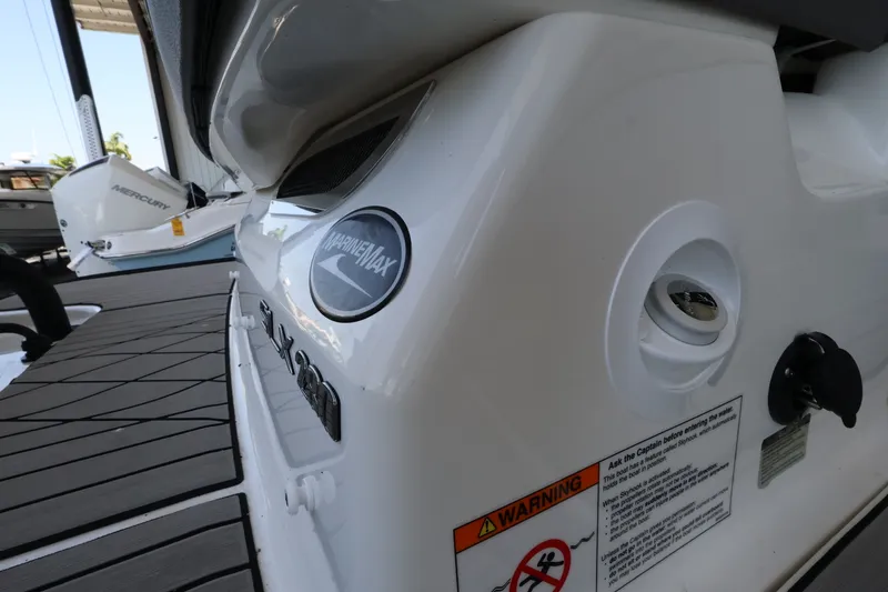 Slide: The Image of Sea Ray SLX 280 Outboard 2026 - 31