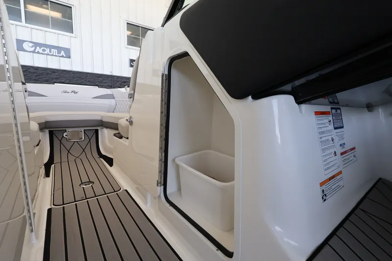 Slide: The Image of Sea Ray SLX 280 Outboard 2026 - 21
