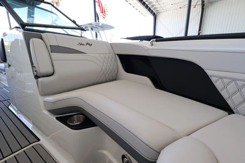 Slide: The Image of Sea Ray SLX 280 Outboard 2026 - 23