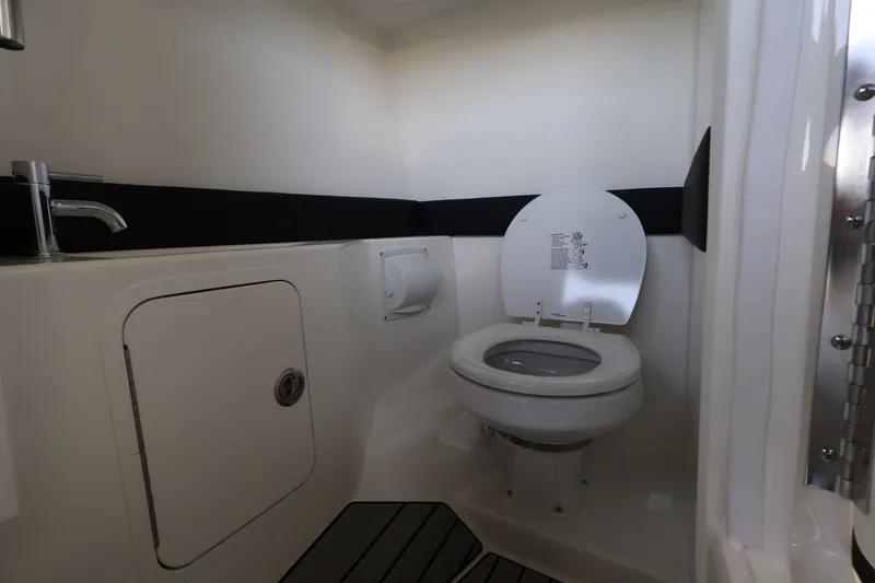 Slide: The Image of Sea Ray SLX 280 Outboard 2026 - 20