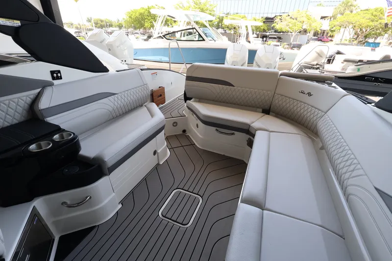 Slide: The Image of Sea Ray SLX 280 Outboard 2026 - 29