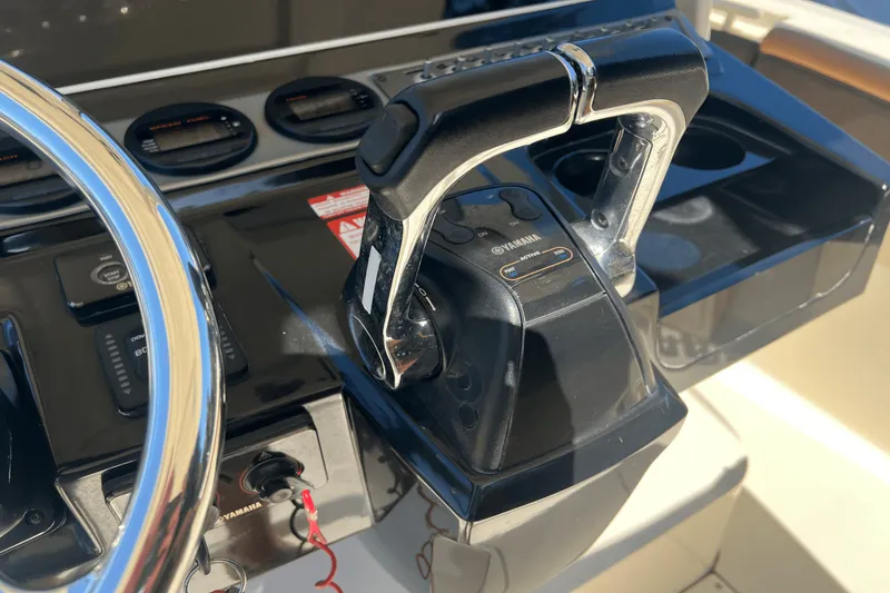 Slide: The Image of Scout 275 LXF 2014 - 13