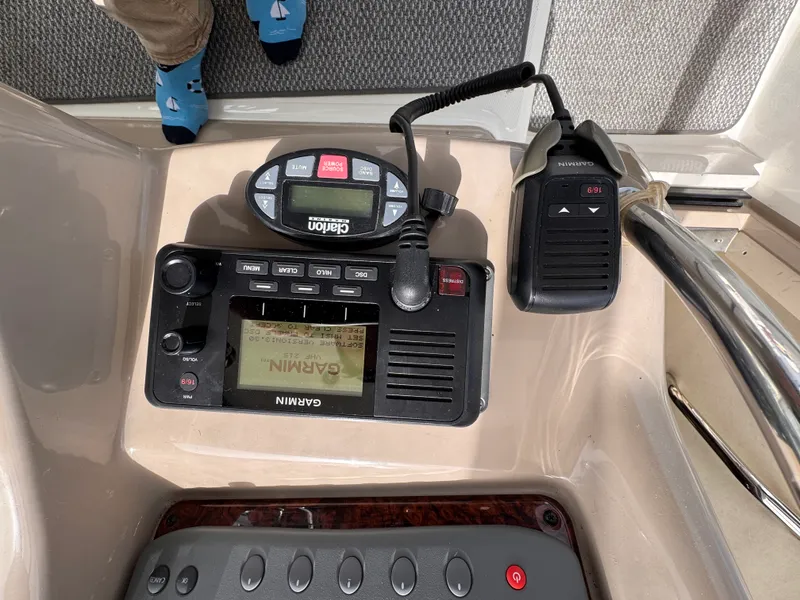 Slide: The Image of Sea Ray 320 SUNDANCER 2005 - 16