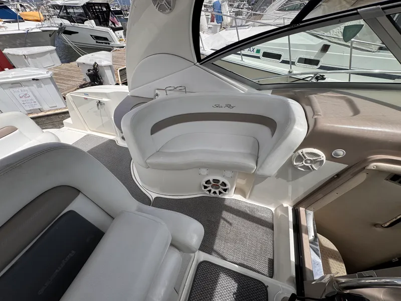 Slide: The Image of Sea Ray 320 SUNDANCER 2005 - 18