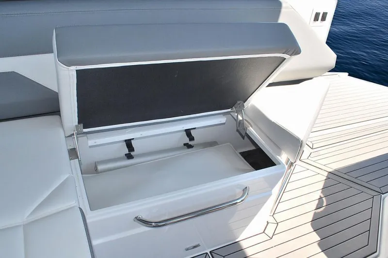 Slide: The Image of Cruisers 38 GLS 2023 - 12