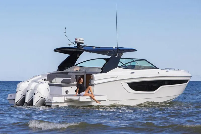 Slide: The Image of Cruisers 38 GLS 2023 - 3