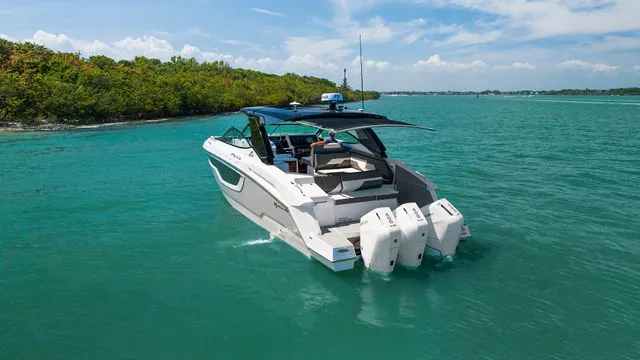 Slide: The Image of Cruisers 38 GLS 2023 - 35