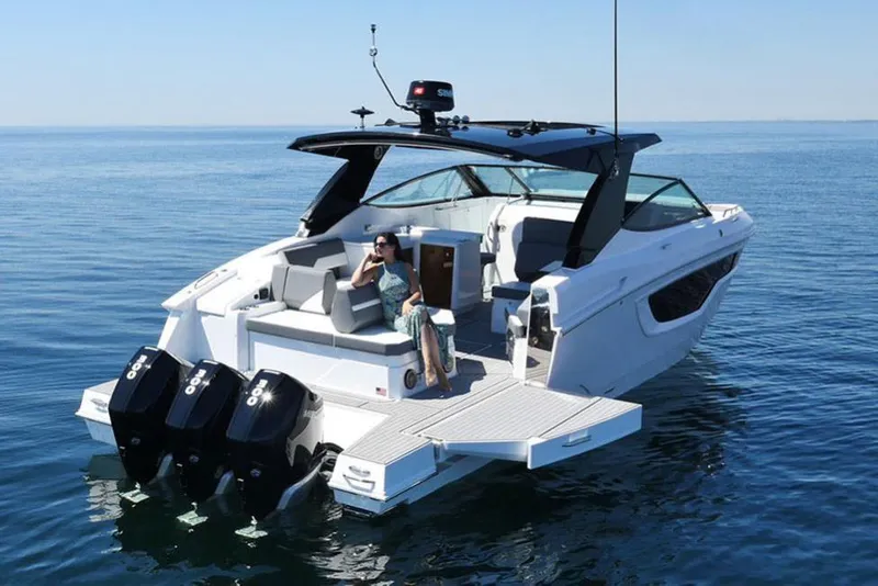 Slide: The Image of Cruisers 38 GLS 2023 - 4