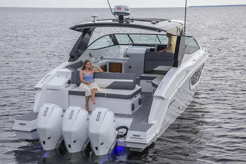 Slide: The Image of Cruisers 38 GLS 2023 - 5