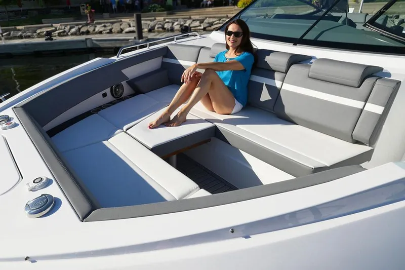 Slide: The Image of Cruisers 38 GLS 2023 - 6