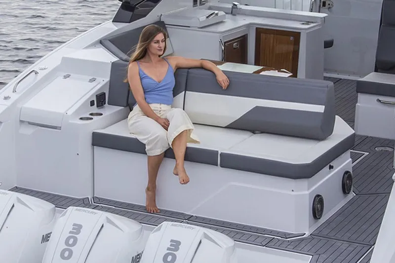 Slide: The Image of Cruisers 38 GLS 2023 - 7
