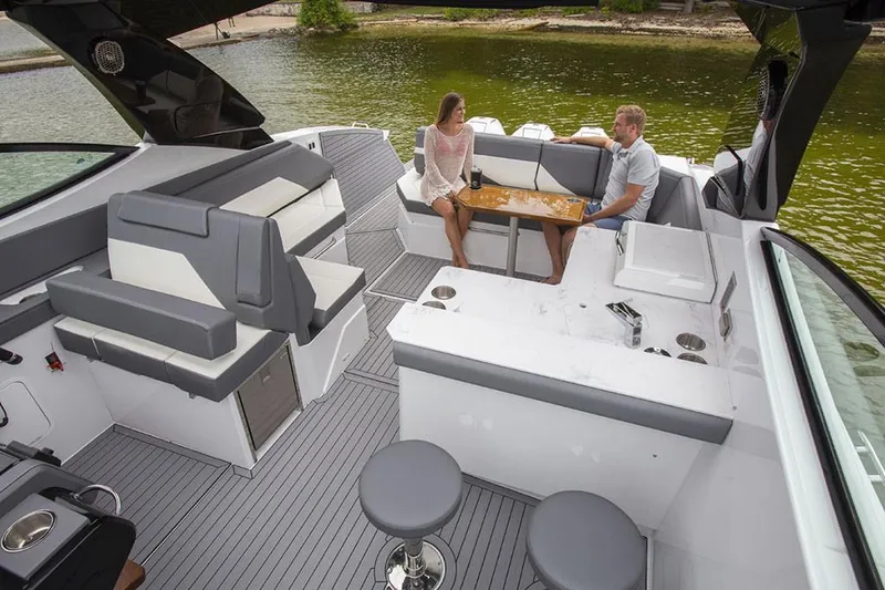 Slide: The Image of Cruisers 38 GLS 2023 - 9