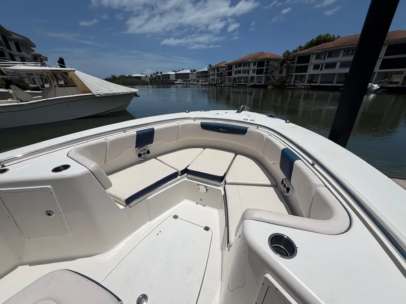Slide: The Image of Robalo R302 CENTER CONSOLE 2017 - 15