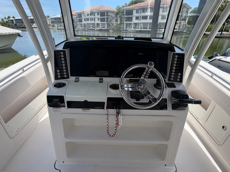 Slide: The Image of Robalo R302 CENTER CONSOLE 2017 - 17