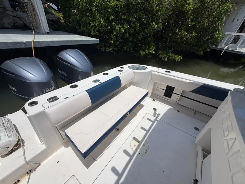 Slide: The Image of Robalo R302 CENTER CONSOLE 2017 - 25