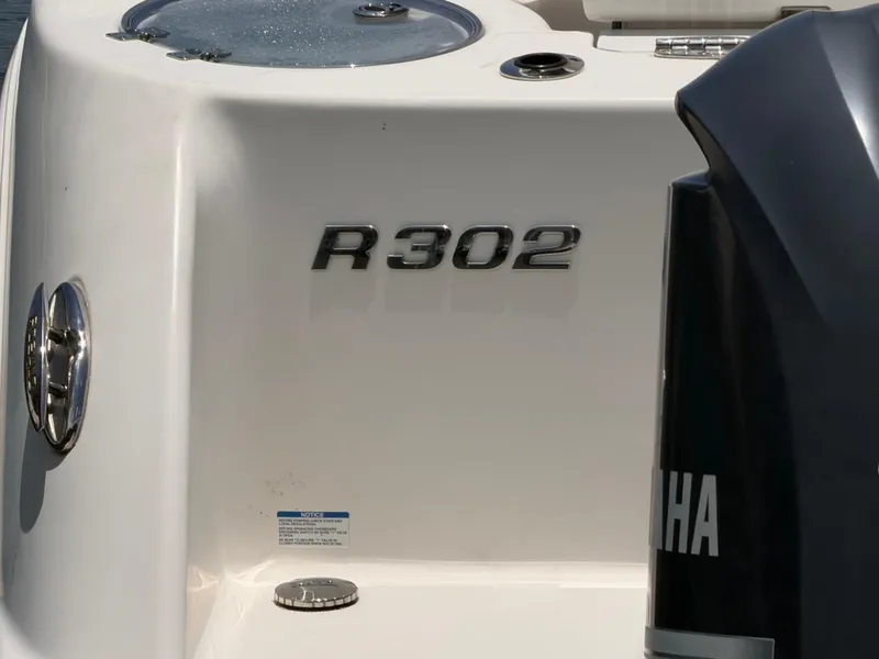 Slide: The Image of Robalo R302 CENTER CONSOLE 2017 - 28