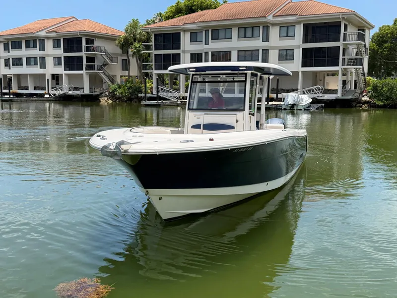 Slide: The Image of Robalo R302 CENTER CONSOLE 2017 - 3