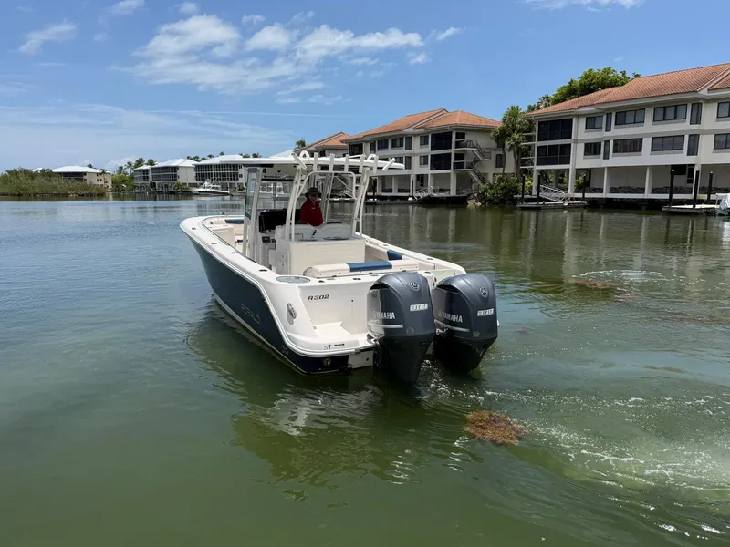 Slide: The Image of Robalo R302 CENTER CONSOLE 2017 - 8