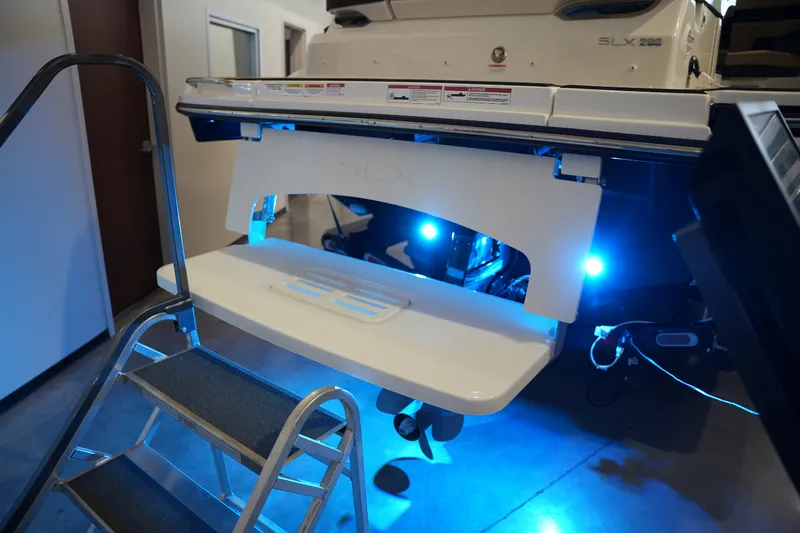 Slide: The Image of Sea Ray SLX 280 2026 - 8