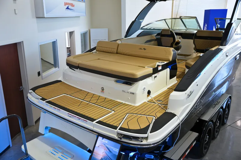 Slide: The Image of Sea Ray SLX 280 2026 - 7