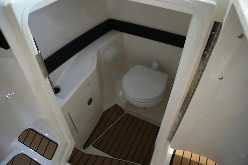Slide: The Image of Sea Ray SLX 280 2026 - 36