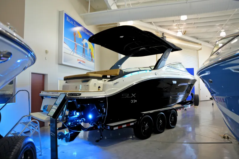Slide: The Image of Sea Ray SLX 280 2026 - 3