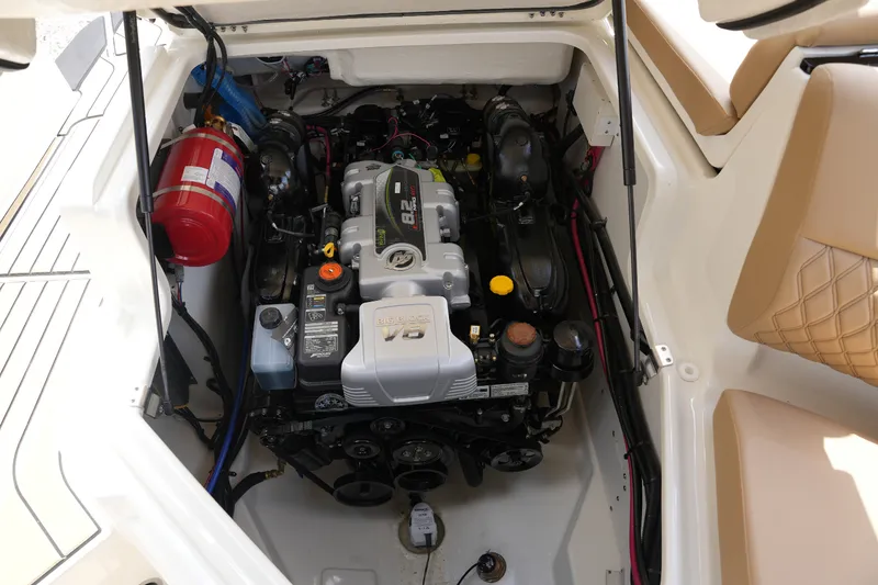 Slide: The Image of Sea Ray SLX 280 2026 - 50