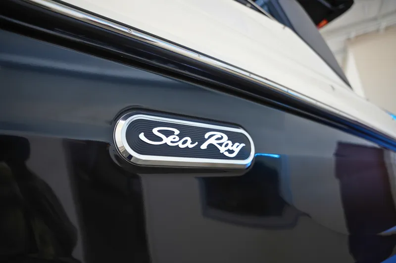 Slide: The Image of Sea Ray SLX 280 2026 - 4